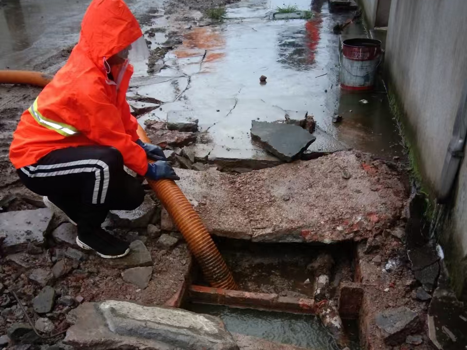 广平专业清理污水池 炜誉市政以规范流程守护城市 “肠道”